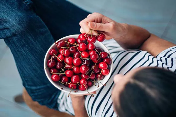 Ăn cherry có nổi mụn không? Cần lưu ý gì khi ăn cherry?