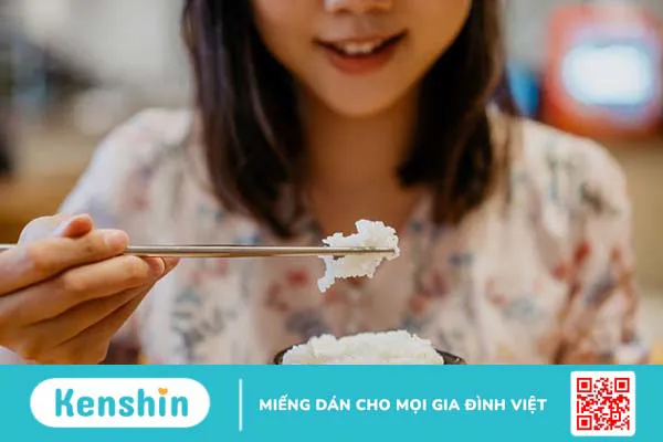 Ăn cơm chan canh có tốt không? Ăn cơm với canh như thế nào cho đúng cách?