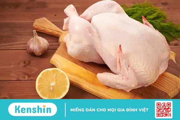 Ăn thịt gà uống nước cam được không? Thịt gà có kỵ với nước cam không?