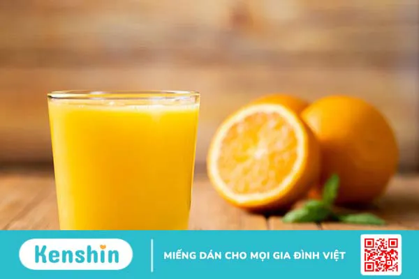 Ăn thịt gà uống nước cam được không? Thịt gà có kỵ với nước cam không?