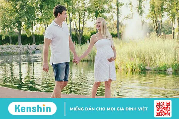 Bà bầu bị phù chân có nên đi bộ không?