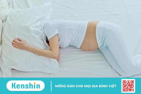 Bà bầu mất ngủ có nên uống tâm sen? Một số thực phẩm giúp mẹ bầu ngủ ngon