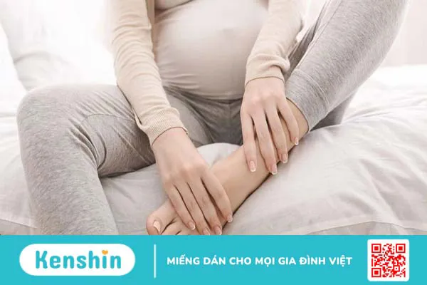 Bà bầu xuống máu chân bao lâu thì sinh?