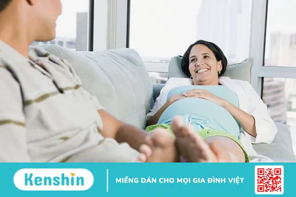 Giải đáp thắc mắc bà bầu xuống máu chân bao lâu thì sinh? 4