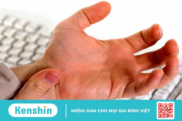 Bật mí nguyên nhân gây co giật tay và chứng run ngón tay cái