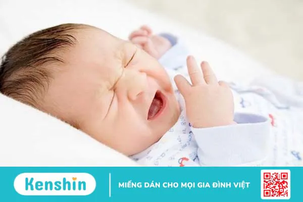 Bố mẹ cần làm gì khi trẻ sơ sinh bị nghẹt mũi, khò khè?