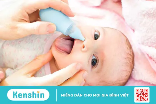 Bố mẹ cần làm gì khi trẻ sơ sinh bị nghẹt mũi, khò khè?