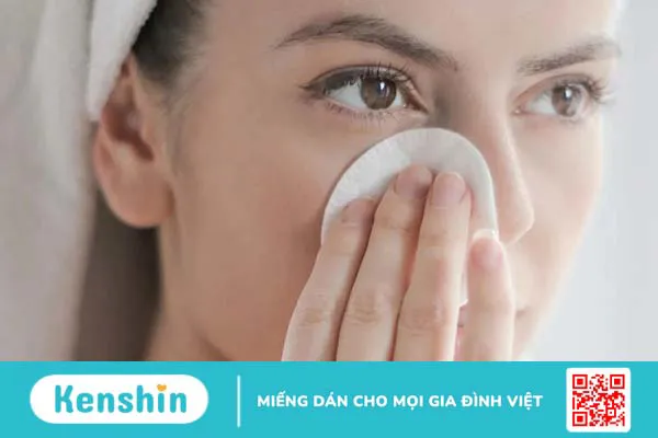 Bôi vitamin E lên mặt có bắt nắng không?