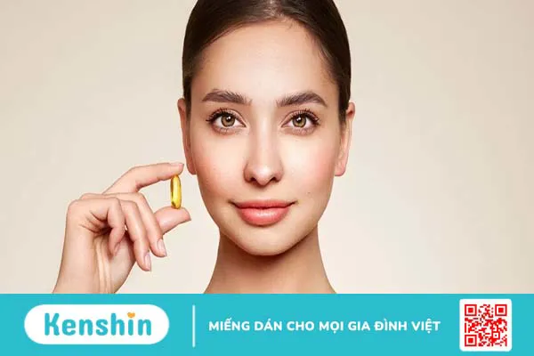 Bôi vitamin E lên mặt có cần rửa lại không?