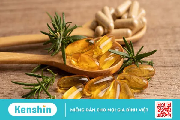 Bôi vitamin E lên mặt có cần rửa lại không?