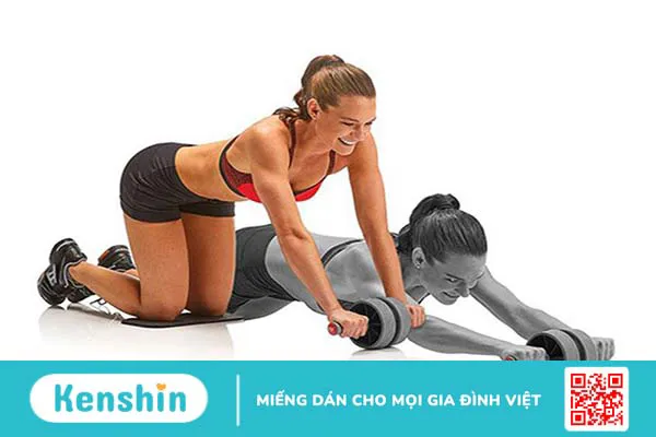 Các bài tập bụng với con lăn cho nữ đơn giản, hiệu quả