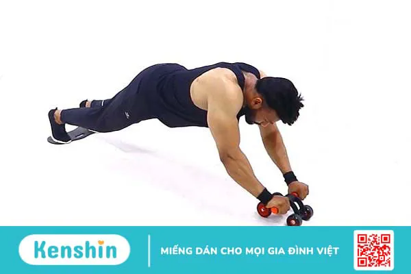 Các bài tập bụng với con lăn cho nữ đơn giản, hiệu quả