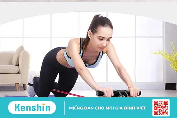 Các bài tập bụng với con lăn cho nữ đơn giản, hiệu quả