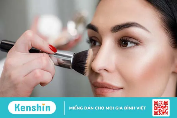 Các chị em có nên dùng phấn phủ sau kem chống nắng hay không?3