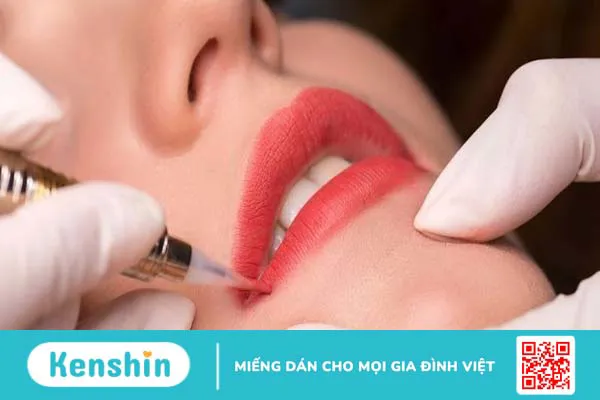 Các dấu hiệu môi bị viêm sau phun