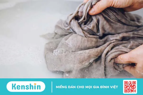 Cách khử mùi hôi quần áo ngày mưa hiệu quả, đơn giản bằng các nguyên liệu có sẵn tại nhà