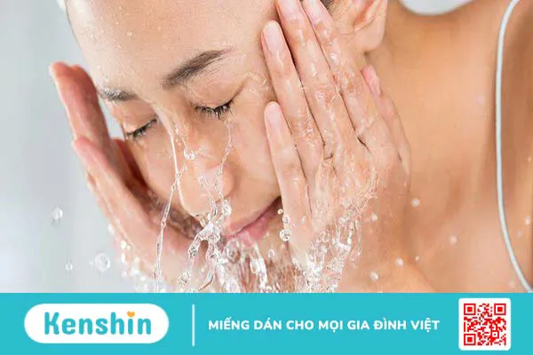 Cách sử dụng nước hoa hồng để chăm da đúng chuẩn