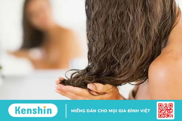 Cách trị tóc xoăn bẩm sinh cho nữ tại nhà 1