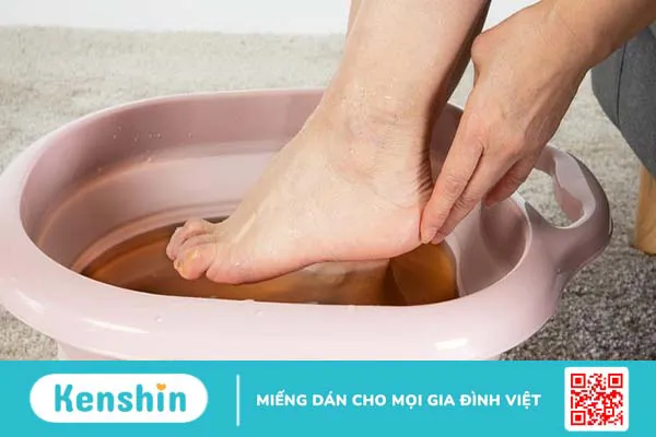 Chân bị sưng đau nhức ở vùng mu bàn chân là bệnh gì? Cách giảm đau nhanh 3