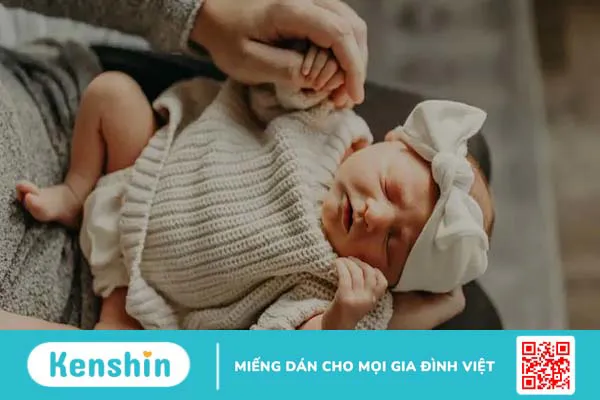 Có nên cho trẻ sơ sinh đi chơi buổi tối?