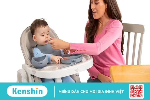 Có nên mua ghế ăn dặm cho bé? Những lợi ích và lưu ý khi sử dụng