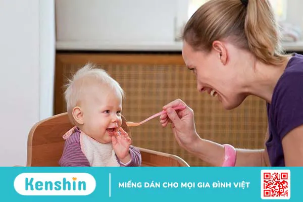 Có nên mua ghế ăn dặm cho bé? Những lợi ích và lưu ý khi sử dụng