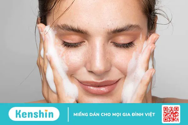 Hỏi đáp: Da dầu có nên dùng sữa rửa mặt tạo bọt không? 2