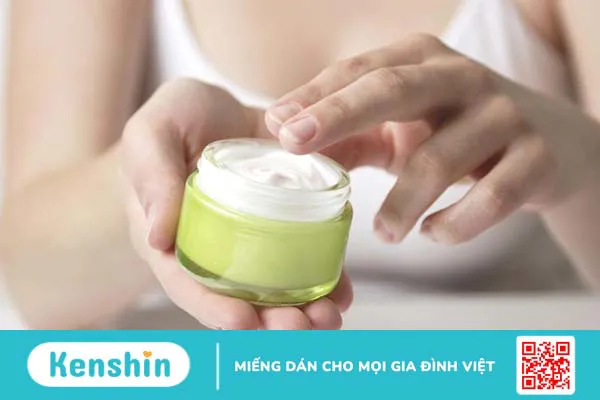 Dùng kem dưỡng ẩm có bị bắt nắng không? Sai lầm cần tránh khi sử dụng kem dưỡng ẩm