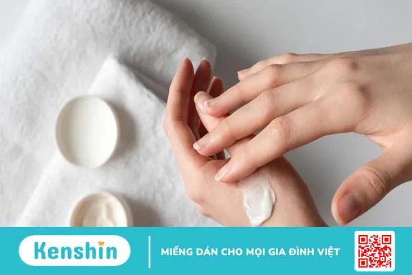 Dùng kem dưỡng ẩm có bị bắt nắng không? Sai lầm cần tránh khi sử dụng kem dưỡng ẩm