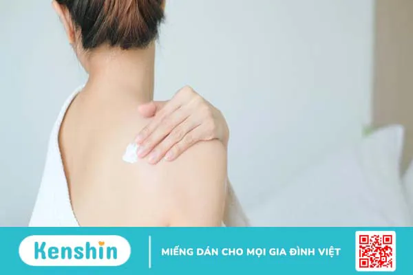 Dưỡng ẩm sau khi sử dụng serum dưỡng thể: Liệu có cần thiết?