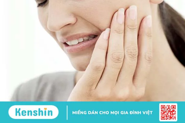 Hay cắn vào má khi ăn do đâu?