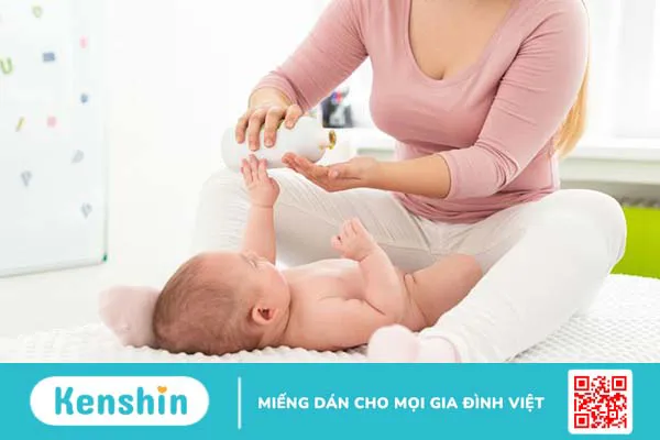 Hướng dẫn mẹ cách dùng tinh dầu tràm cho trẻ