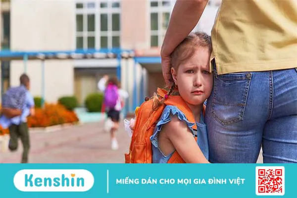 Khủng hoảng xa cách ở trẻ là gì? Những điều bố mẹ cần biết