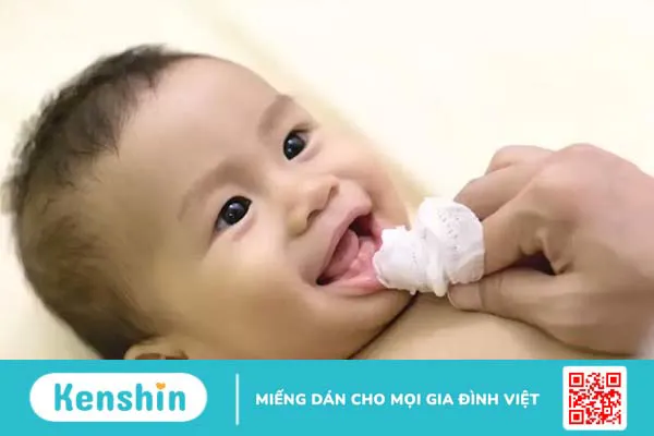 Mách mẹ các cách trị nhiệt miệng ở trẻ sơ sinh hiệu quả 2