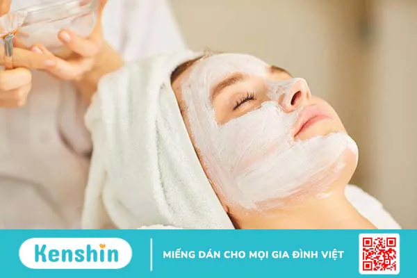 Mặt nạ đất sét trắng có tốt không? Tổng hợp review từ người dùng