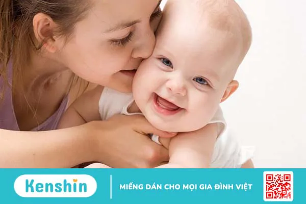 Tác hại khôn lường khi hôn trẻ sơ sinh mẹ đã biết chưa? 1