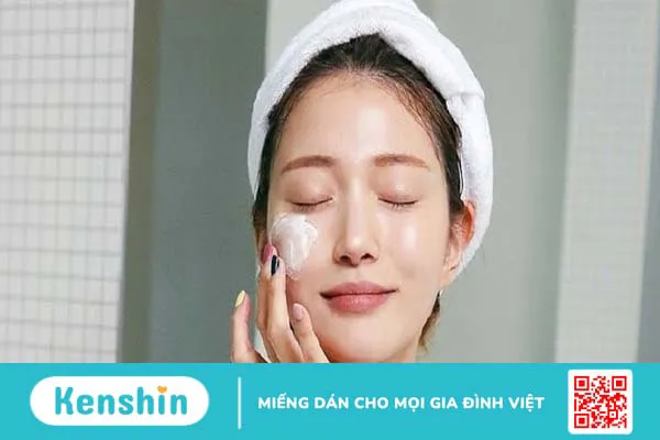 Nên tẩy trang trước hay rửa mặt trước mới đúng quy trình?