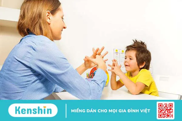 Nhận biết dấu hiệu trẻ tự kỷ theo từng độ tuổi