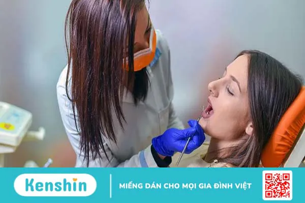 Nổi cục màu trắng trong miệng là bị bệnh gì?