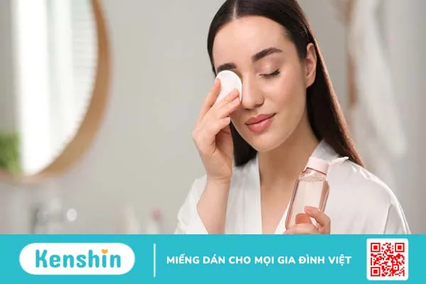 Nước tẩy trang là gì? Lợi ích khi dùng nước tẩy trang đúng cách