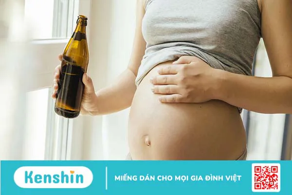 Phải làm khi nếu lỡ uống rượu bia khi mang thai tháng đầu?