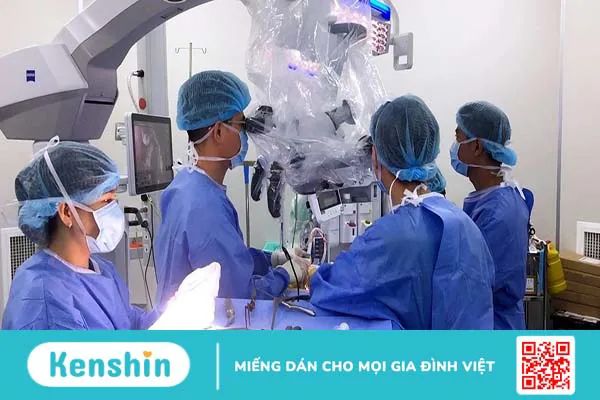 Phương pháp mổ vi phẫu thoát vị đĩa đệm có những ưu điểm gì?