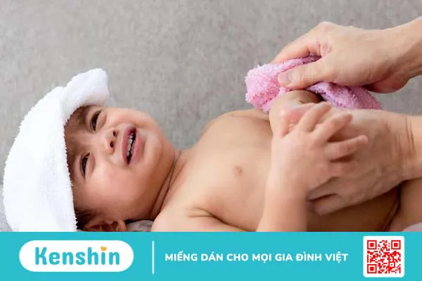 Sốt co giật có nguy hiểm không? Phải làm sao khi trẻ bị sốt cao co giật? 1