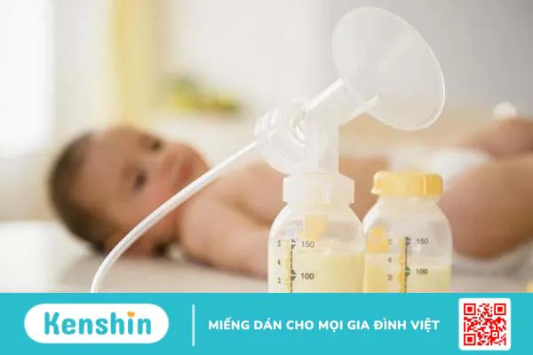 Sữa mẹ vắt ra ủ nóng được bao lâu thì an toàn cho bé?