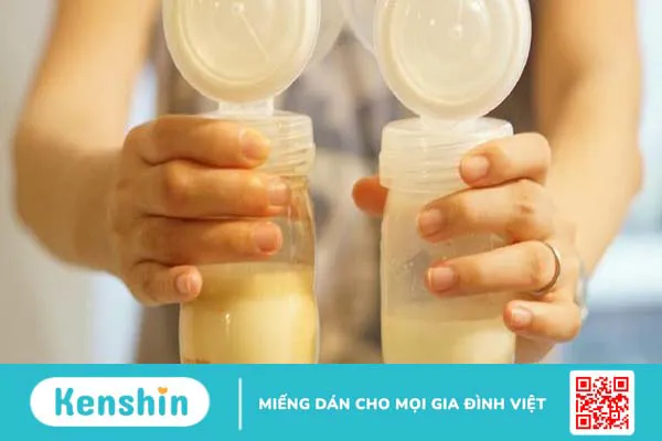 Sữa mẹ vắt ra ủ nóng được bao lâu thì an toàn cho bé?