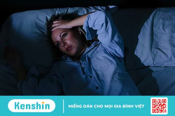 Tại sao bạn thường tỉnh như sáo trước khi chìm vào giấc ngủ?