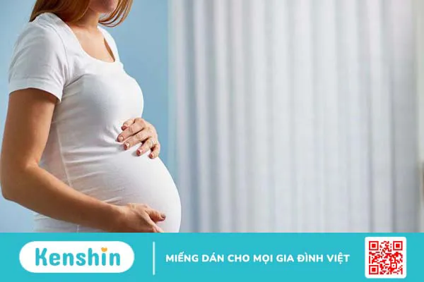 Tinh dầu ngải cứu có tác dụng gì? Một số lưu ý khi sử dụng