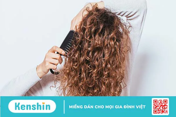 Tóc xoăn bẩm sinh phải làm sao để cải thiện?