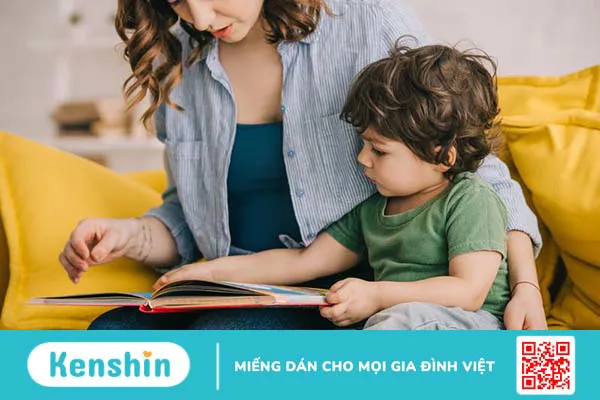 Trẻ 21 tháng biết làm gì? Chế độ dinh dưỡng như thế nào?