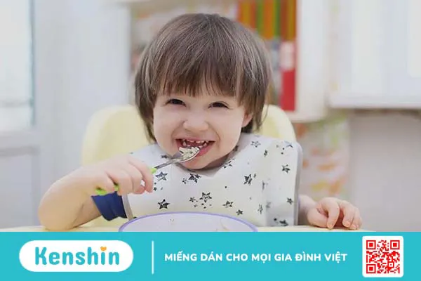 Trẻ 21 tháng biết làm gì? Chế độ dinh dưỡng như thế nào?